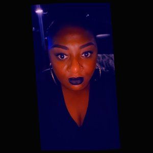 Meet your Posher, Dee